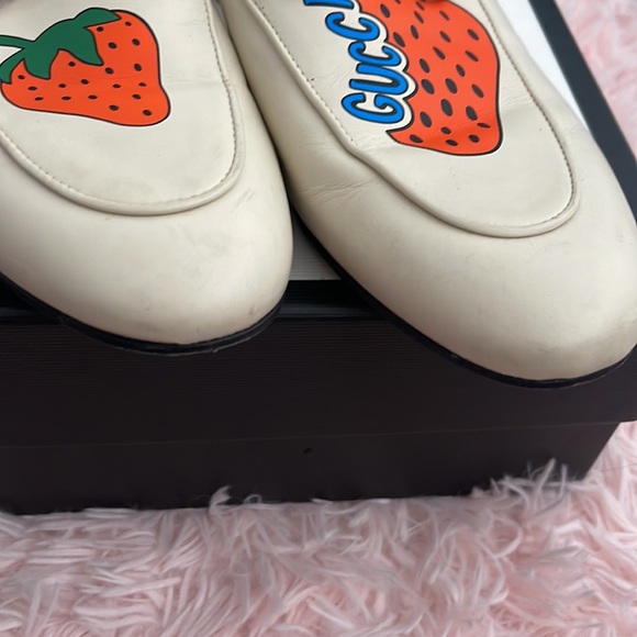 Wmn’s Gucci Princeton Strawberry Mules - Picture 7 of 13